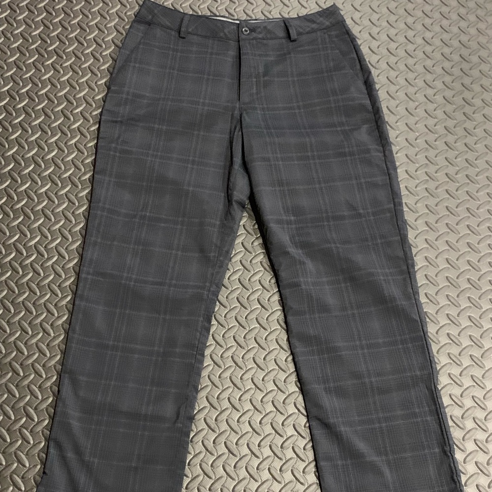 Men’s Under Armour Cool Tech Golf Pants! Size 32/32 Straight Leg.
